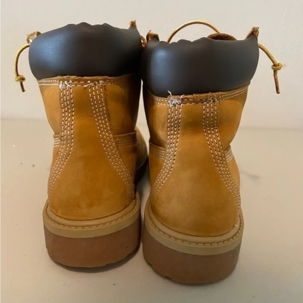 Timberland tan leather boots size 4M junior